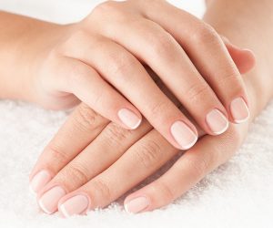 Your hands are sweating: 5 top remedies to avoid it