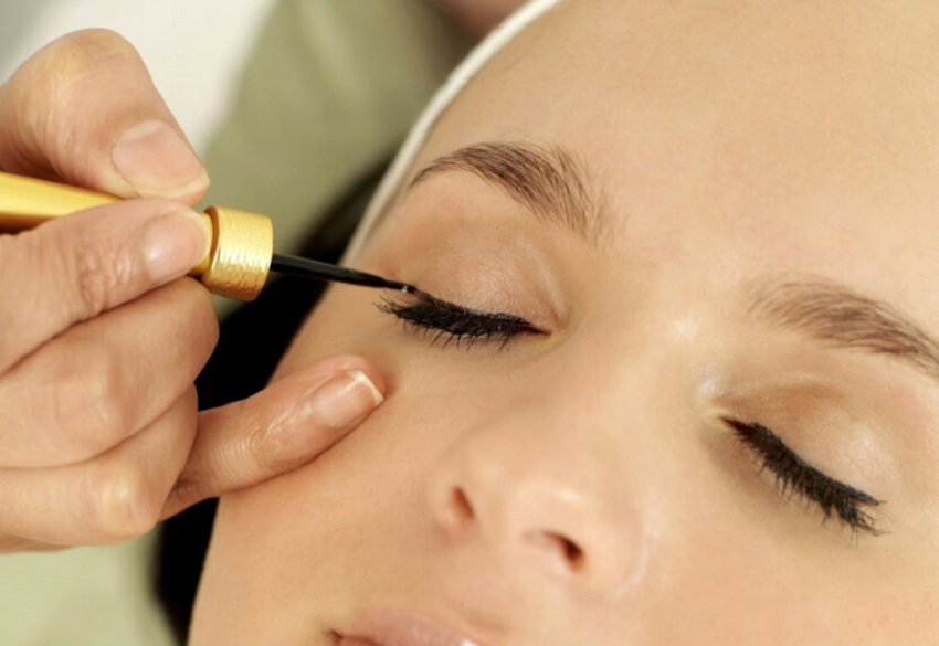 5 Dangers Associated with Eyes Make-up
